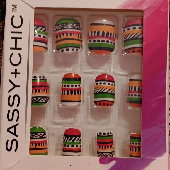 Fashion nails - Picture 2 of 4